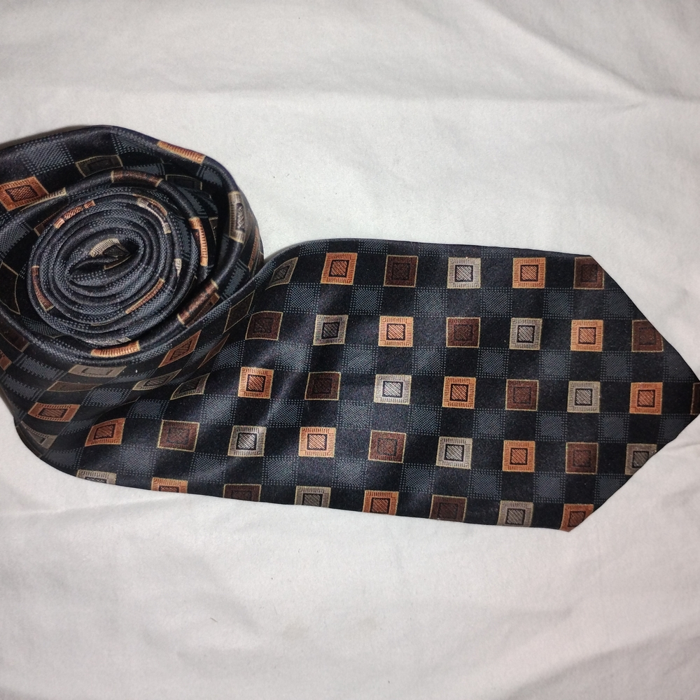 Croft & Barrow Black and Brown Geometric Tie
